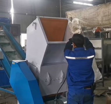 Plastic crushing machinery